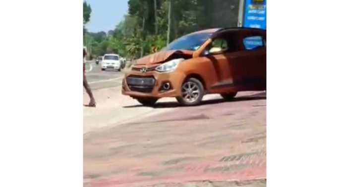 പത്തനംതിട്ട കലഞ്ഞൂരിൽ കാര് ഓടിച്ചുകയറ്റി അക്രമം ; വഴിയാത്രക്കാരടക്കം നാല് പേർക്ക് പരിക്ക് പത്തനംതിട്ട കലഞ്ഞൂരിൽ കാര് ഓടിച്ചുകയറ്റി അക്രമം ; വഴിയാത്രക്കാരടക്കം നാല് പേർക്ക് പരിക്ക്