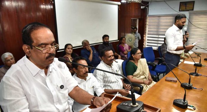 ജോര്ജ് എബ്രഹാം പത്തനംതിട്ട ജില്ലാ പഞ്ചായത്ത് പ്രസിഡന്റ് ജോര്ജ് എബ്രഹാം പത്തനംതിട്ട ജില്ലാ പഞ്ചായത്ത് പ്രസിഡന്റ്