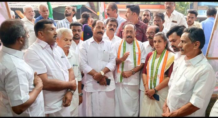 എൽ.ഡി.എഫ് നഗരസഭാ ഭരണം താറുമാറാക്കി ; അഡ്വ. വർഗീസ് മാമ്മൻ എൽ.ഡി.എഫ് നഗരസഭാ ഭരണം താറുമാറാക്കി ; അഡ്വ. വർഗീസ് മാമ്മൻ