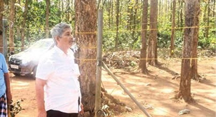 കുമ്മണ്ണൂരിൽ സൗരോർജവേലി ഉപയോഗശൂന്യം കുമ്മണ്ണൂരിൽ സൗരോർജവേലി ഉപയോഗശൂന്യം