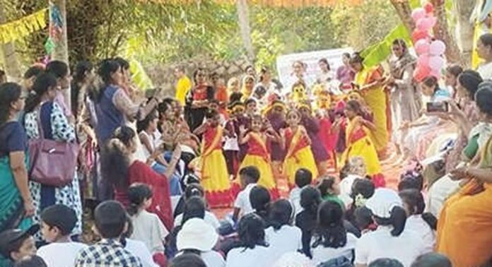പഠനോത്സവത്തിന്റെ വേറിട്ടപ്രകടനവുമായി കലഞ്ഞൂർ ഗവ. എൽ.പി. സ്കൂൾ പഠനോത്സവത്തിന്റെ വേറിട്ടപ്രകടനവുമായി കലഞ്ഞൂർ ഗവ. എൽ.പി. സ്കൂൾ