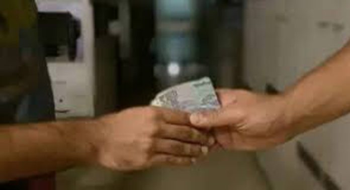 കൈക്കൂലി കേസ് ; മെഴുവേലി വില്ലേജ് ഓഫീസിലെ മുൻ സ്പെഷൽ വില്ലേജ് ഓഫീസര്ക്ക് 7 വർഷം കഠിനതടവും 50,000 രൂപ പിഴയും ശിക്ഷ കൈക്കൂലി കേസ് ; മെഴുവേലി വില്ലേജ് ഓഫീസിലെ മുൻ സ്പെഷൽ വില്ലേജ് ഓഫീസര്ക്ക് 7 വർഷം കഠിനതടവും 50,000 രൂപ പിഴയും ശിക്ഷ