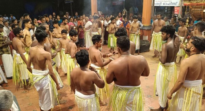 പുലവൃത്തം തുള്ളി ; കോട്ടാങ്ങൽ പടയണി സമാപിച്ചു പുലവൃത്തം തുള്ളി ; കോട്ടാങ്ങൽ പടയണി സമാപിച്ചു