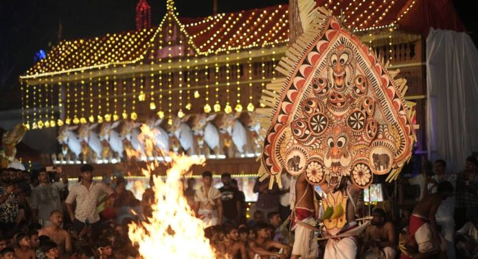 കോട്ടങ്ങൽ പടയണി ; കുളത്തൂർ കരയുടെ വലിയ പടയണി ഇന്ന് കോട്ടങ്ങൽ പടയണി ; കുളത്തൂർ കരയുടെ വലിയ പടയണി ഇന്ന്