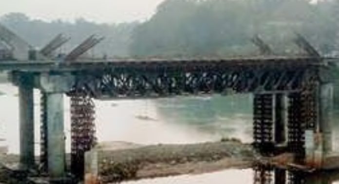 എങ്ങുമെത്താതെ കോഴഞ്ചേരി പുതിയ പാലം നിർമാണം എങ്ങുമെത്താതെ കോഴഞ്ചേരി പുതിയ പാലം നിർമാണം