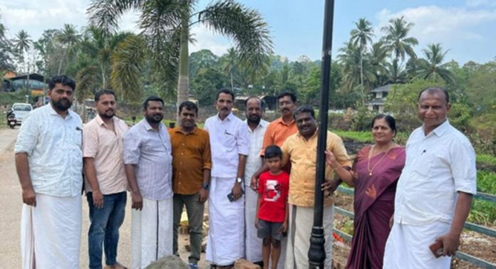 കോന്നി സായാഹ്ന പാർക്കിൽ പാർക്ക് ലൈറ്റ് സ്ഥാപിച്ചു കോന്നി സായാഹ്ന പാർക്കിൽ പാർക്ക് ലൈറ്റ് സ്ഥാപിച്ചു