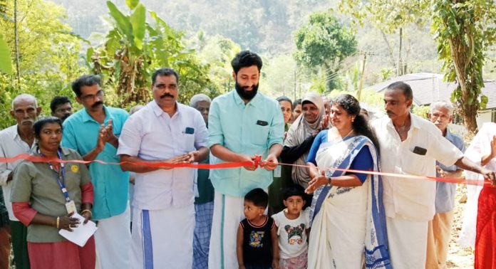 നവീകരിച്ച കരിമാൻതോട് മേലേ പൂച്ചക്കുളം റോഡ് തുറന്നു നൽകി നവീകരിച്ച കരിമാൻതോട് മേലേ പൂച്ചക്കുളം റോഡ് തുറന്നു നൽകി