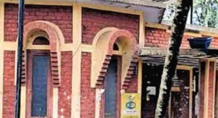 നിർമ്മാണത്തിന് തുക അനുവദിച്ചിട്ടും കലഞ്ഞൂർ വില്ലേജ് ഓഫീസിന് കെട്ടിടമായില്ല നിർമ്മാണത്തിന് തുക അനുവദിച്ചിട്ടും കലഞ്ഞൂർ വില്ലേജ് ഓഫീസിന് കെട്ടിടമായില്ല