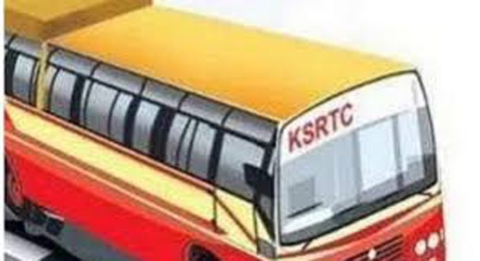 ചാങ്കൂർ ജംഗ്ഷനില് ദീർഘദൂര കെഎസ്ആർടിസി ബസുകൾക്ക് സ്വീകരണം നല്കുന്നതിനിടയില് സംഘര്ഷം ചാങ്കൂർ ജംഗ്ഷനില് ദീർഘദൂര കെഎസ്ആർടിസി ബസുകൾക്ക് സ്വീകരണം നല്കുന്നതിനിടയില് സംഘര്ഷം