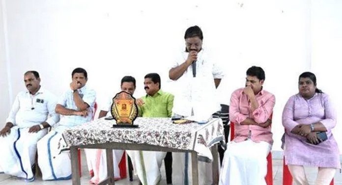 കെ.എസ്.ആർ.ടി.സി പത്തനംതിട്ട ഡിപ്പോയിൽ നിന്ന് വിരമിച്ച രാജാഭാസിന് യാത്രയയപ്പ് നൽകി കെ.എസ്.ആർ.ടി.സി പത്തനംതിട്ട ഡിപ്പോയിൽ നിന്ന് വിരമിച്ച രാജാഭാസിന് യാത്രയയപ്പ് നൽകി