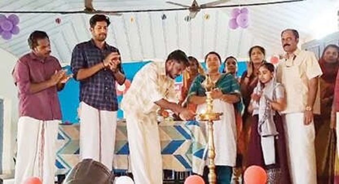 കുളത്തൂർ ഗവ.എൽ.പി.സ്കൂൾ വാർഷികം ഉദ്ഘാടനം ചെയ്തു കുളത്തൂർ ഗവ.എൽ.പി.സ്കൂൾ വാർഷികം ഉദ്ഘാടനം ചെയ്തു