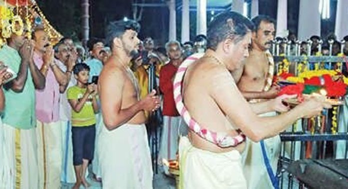 കുടശ്ശനാട് തിരുമണിമംഗലം മഹാദേവർക്ഷേത്രത്തിലെ ഉത്സവത്തിന് കൊടിയേറി കുടശ്ശനാട് തിരുമണിമംഗലം മഹാദേവർക്ഷേത്രത്തിലെ ഉത്സവത്തിന് കൊടിയേറി