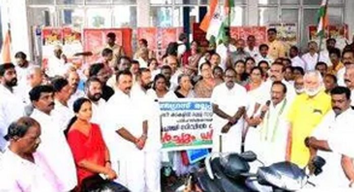 കോൺഗ്രസ് മല്ലപ്പള്ളി ബ്ലോക്ക് കമ്മിറ്റിയുടെ നേതൃത്വത്തിൽ മല്ലപ്പള്ളി സപ്ലൈ ഓഫീസിലേക്ക് മാർച്ചും ധർണയും നടത്തി കോൺഗ്രസ് മല്ലപ്പള്ളി ബ്ലോക്ക് കമ്മിറ്റിയുടെ നേതൃത്വത്തിൽ മല്ലപ്പള്ളി സപ്ലൈ ഓഫീസിലേക്ക് മാർച്ചും ധർണയും നടത്തി