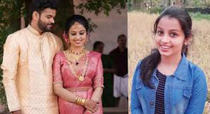 എളങ്കൂരിൽ ഭർതൃ വീട്ടിൽ യുവതി ആത്മഹത്യ ചെയ്ത കേസ് ; പ്രതി പ്രഭിനെ രണ്ടാഴ്ചത്തേക്ക് കോടതി റിമാൻഡ് ചെയ്തു എളങ്കൂരിൽ ഭർതൃ വീട്ടിൽ യുവതി ആത്മഹത്യ ചെയ്ത കേസ് ; പ്രതി പ്രഭിനെ രണ്ടാഴ്ചത്തേക്ക് കോടതി റിമാൻഡ് ചെയ്തു