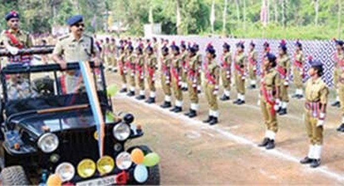 സ്റ്റുഡന്റ് പോലീസ് കേഡറ്റുകളുടെ പാസിങ് ഔട്ട് പരേഡ് നടന്നു സ്റ്റുഡന്റ് പോലീസ് കേഡറ്റുകളുടെ പാസിങ് ഔട്ട് പരേഡ് നടന്നു