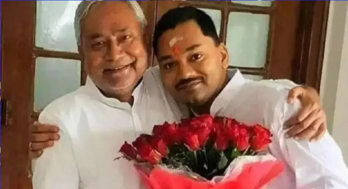 നിതീഷ് കുമാറിന്റെ മകന് നിഷാന്ത് കുമാര് രാഷ്ട്രീയത്തില് ചേര്ന്നാല് താന് സന്തോഷിക്കും ; തേജസ്വി യാദവ് നിതീഷ് കുമാറിന്റെ മകന് നിഷാന്ത് കുമാര് രാഷ്ട്രീയത്തില് ചേര്ന്നാല് താന് സന്തോഷിക്കും ; തേജസ്വി യാദവ്