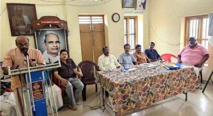 വഞ്ചിപ്പാട്ട് പഠന കളരി ; പടിഞ്ഞാറൻ മേഖലാ സമ്മേളനം മുണ്ടൻകാവ് എൻ.എസ്.എസ് കരയോഗ ഹാളിൽ നടന്നു വഞ്ചിപ്പാട്ട് പഠന കളരി ; പടിഞ്ഞാറൻ മേഖലാ സമ്മേളനം മുണ്ടൻകാവ് എൻ.എസ്.എസ് കരയോഗ ഹാളിൽ നടന്നു