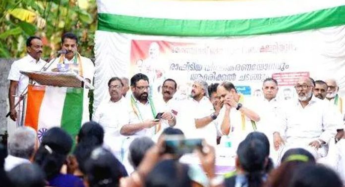 ഓതറ പഴയകാവിൽ കോൺഗ്രസ് രാഷ്ട്രീയ വിശദീകരണ യോഗം ഉദ്ഘാടനം ചെയ്തു ഓതറ പഴയകാവിൽ കോൺഗ്രസ് രാഷ്ട്രീയ വിശദീകരണ യോഗം ഉദ്ഘാടനം ചെയ്തു