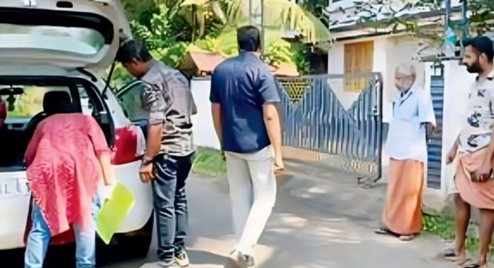 ഭക്ഷണമാണെന്ന് കരുതി തെരുവുനായ കടിച്ചുകൊണ്ടുവന്നത് കഞ്ചാവടങ്ങിയ കവർ ; സംഭവം ഷൊര്ണൂരില് ഭക്ഷണമാണെന്ന് കരുതി തെരുവുനായ കടിച്ചുകൊണ്ടുവന്നത് കഞ്ചാവടങ്ങിയ കവർ ; സംഭവം ഷൊര്ണൂരില്