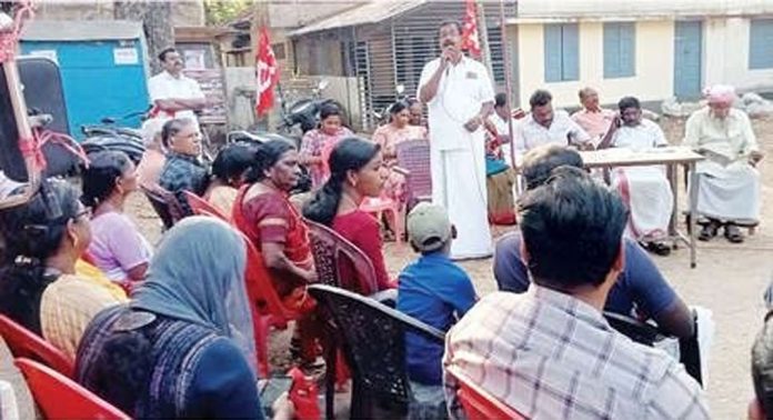 വഴിയോരക്കച്ചവട തൊഴിലാളി ഫെഡറേഷൻ നടത്തുന്ന ജില്ലാ പ്രചാരണ ജാഥയ്ക്ക് പന്തളത്ത് സ്വീകരണം നൽകി വഴിയോരക്കച്ചവട തൊഴിലാളി ഫെഡറേഷൻ നടത്തുന്ന ജില്ലാ പ്രചാരണ ജാഥയ്ക്ക് പന്തളത്ത് സ്വീകരണം നൽകി