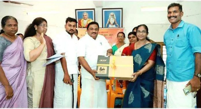 പെരിങ്ങര ഗ്രാമപഞ്ചായത്തിലെ എല്ലാ ഗവ.എൽ.പി സ്കൂളുകൾക്കും ലാപ്ടോപ്പും പ്രിന്ററും വിതരണം ചെയ്തു പെരിങ്ങര ഗ്രാമപഞ്ചായത്തിലെ എല്ലാ ഗവ.എൽ.പി സ്കൂളുകൾക്കും ലാപ്ടോപ്പും പ്രിന്ററും വിതരണം ചെയ്തു
