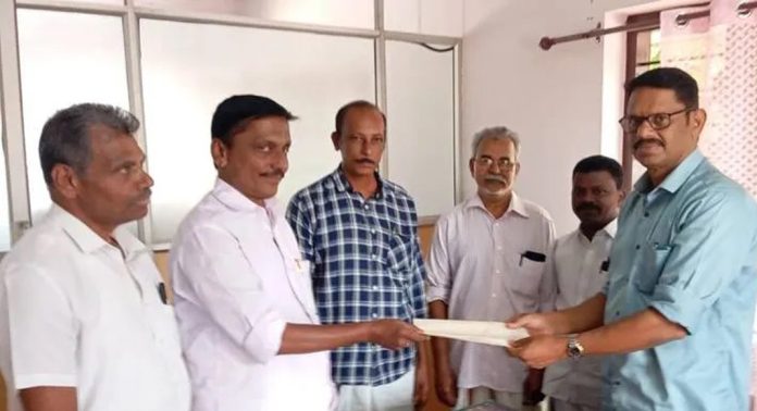 ബസ് സർവീസ് പുനരാരംഭിക്കാൻ സി.പി.ഐ ഏറത്ത് ലോക്കൽ കമ്മിറ്റി അടൂർ എ.ടി.ഒ.യ്ക്ക് നിവേദനം നൽകി ബസ് സർവീസ് പുനരാരംഭിക്കാൻ സി.പി.ഐ ഏറത്ത് ലോക്കൽ കമ്മിറ്റി അടൂർ എ.ടി.ഒ.യ്ക്ക് നിവേദനം നൽകി