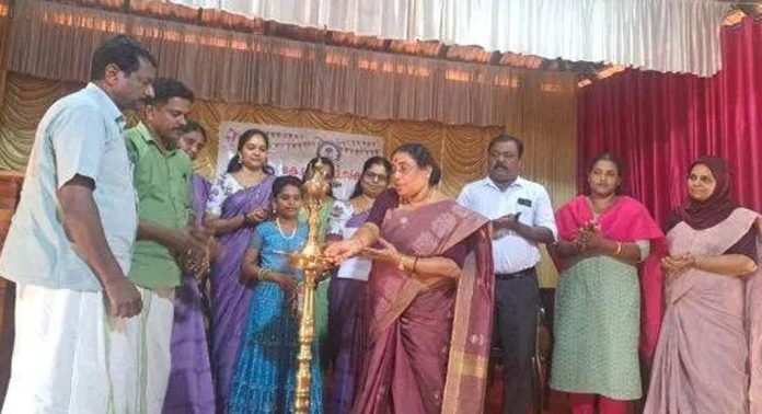 പഴകുളം കെ.വി.യു.പി സ്കൂളിന്റെ 49ാമത് വാർഷികാഘോഷം നടന്നു പഴകുളം കെ.വി.യു.പി സ്കൂളിന്റെ 49ാമത് വാർഷികാഘോഷം നടന്നു