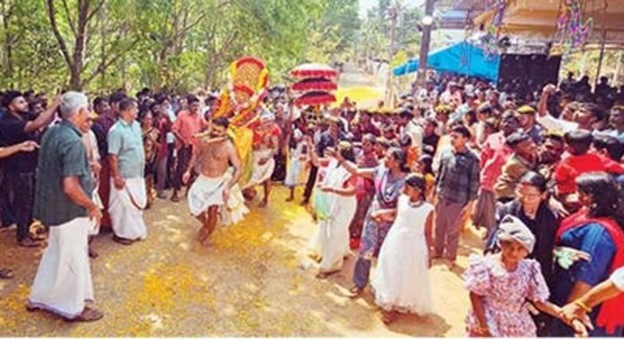 തൃച്ചേന്ദമംഗലം മഹാദേവക്ഷേത്രത്തിലെ പറ എഴുന്നള്ളത്തിന് വരവേൽപ് നൽകി മണക്കാല അയ്യപ്പവിലാസം തൂലിക ആർട്സ് ആൻഡ് സ്പോർട്സ് ക്ലബ്ബ് തൃച്ചേന്ദമംഗലം മഹാദേവക്ഷേത്രത്തിലെ പറ എഴുന്നള്ളത്തിന് വരവേൽപ് നൽകി മണക്കാല അയ്യപ്പവിലാസം തൂലിക ആർട്സ് ആൻഡ് സ്പോർട്സ് ക്ലബ്ബ്