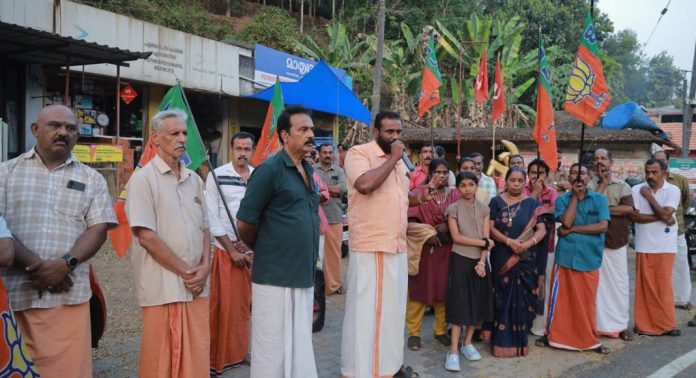 ഡൽഹി നിയമസഭാ തിരഞ്ഞെടുപ്പ് വിജയം ; ബിജെപി പെരുനാട് ഏരിയ കമ്മറ്റിയുടെ നേതൃത്വത്തിൽ ബൈക്ക് റാലിയും മധുര വിതരണവും നടത്തി ഡൽഹി നിയമസഭാ തിരഞ്ഞെടുപ്പ് വിജയം ; ബിജെപി പെരുനാട് ഏരിയ കമ്മറ്റിയുടെ നേതൃത്വത്തിൽ ബൈക്ക് റാലിയും മധുര വിതരണവും നടത്തി