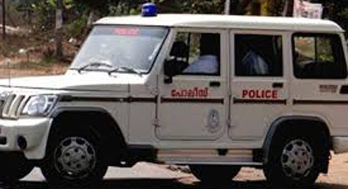 ആറു വയസുകാരിയെ ലൈംഗികമായി പീഡിപ്പിച്ച കേസില് പ്രതിയെ കൊടുമണ് പോലീസ് പിടികൂടി ആറു വയസുകാരിയെ ലൈംഗികമായി പീഡിപ്പിച്ച കേസില് പ്രതിയെ കൊടുമണ് പോലീസ് പിടികൂടി