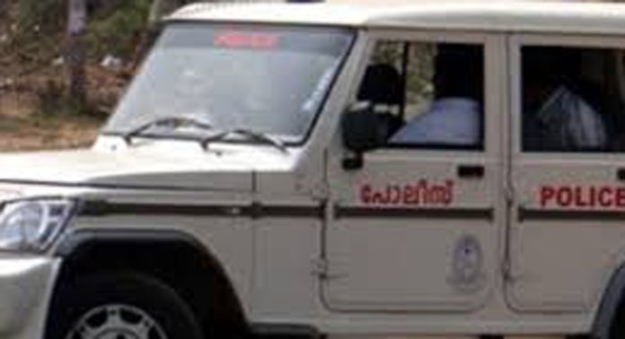 ഉത്സവം കഴിഞ്ഞ് മടങ്ങിയവർ തമ്മിൽ സംഘര്ഷം ; പ്രതികൾ പിടിയിൽ ഉത്സവം കഴിഞ്ഞ് മടങ്ങിയവർ തമ്മിൽ സംഘര്ഷം ; പ്രതികൾ പിടിയിൽ