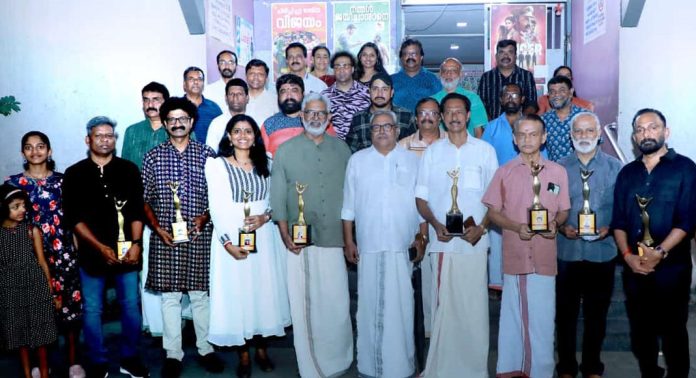 സിനിമ പ്രേക്ഷക കൂട്ടായ്മ പുരസ്കാരങ്ങൾ വിതരണം ചെയ്തു സിനിമ പ്രേക്ഷക കൂട്ടായ്മ പുരസ്കാരങ്ങൾ വിതരണം ചെയ്തു
