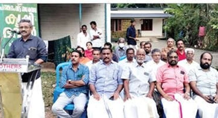 സി.പി.എം. കണ്ണങ്കര ബ്രാഞ്ചു കമ്മിറ്റിയുടെ നേതൃത്വത്തിൽ കല്ലറക്കടവ് ജംഗ്ഷനില് വഴിക്കണ്ണാടി സ്ഥാപിച്ചു സി.പി.എം. കണ്ണങ്കര ബ്രാഞ്ചു കമ്മിറ്റിയുടെ നേതൃത്വത്തിൽ കല്ലറക്കടവ് ജംഗ്ഷനില് വഴിക്കണ്ണാടി സ്ഥാപിച്ചു