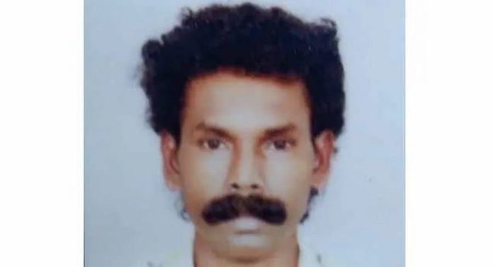 മരത്തിന്റെ ശിഖരം മുറിക്കുന്നതിനിടെ കാല്വഴുതി വീണ് തൊഴിലാളി മരിച്ചു മരത്തിന്റെ ശിഖരം മുറിക്കുന്നതിനിടെ കാല്വഴുതി വീണ് തൊഴിലാളി മരിച്ചു