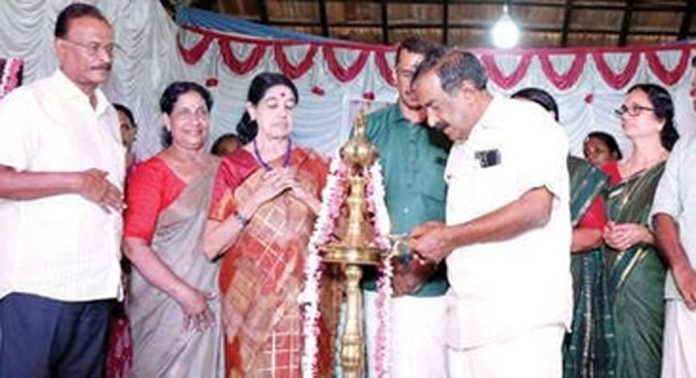 പുല്ലാട് ശ്രീ വിവേകാനന്ദ ഹൈസ്കൂളിന്റെ വാര്ഷികാഘോഷം ഉദ്ഘാടനം ചെയ്തു പുല്ലാട് ശ്രീ വിവേകാനന്ദ ഹൈസ്കൂളിന്റെ വാര്ഷികാഘോഷം ഉദ്ഘാടനം ചെയ്തു