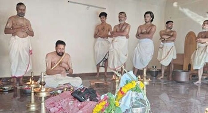 ഇടപ്പാവൂർ ഭഗവതീക്ഷേത്രത്തിലെ അയ്യപ്പവിഗ്രഹ പുനഃപ്രതിഷ്ഠ നടന്നു ഇടപ്പാവൂർ ഭഗവതീക്ഷേത്രത്തിലെ അയ്യപ്പവിഗ്രഹ പുനഃപ്രതിഷ്ഠ നടന്നു