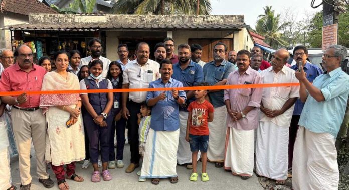പുല്ലൂപ്രം പിസി ഹൈസ്കൂൾ റോഡ് ഉദ്ഘാടനം ചെയ്തു പുല്ലൂപ്രം പിസി ഹൈസ്കൂൾ റോഡ് ഉദ്ഘാടനം ചെയ്തു