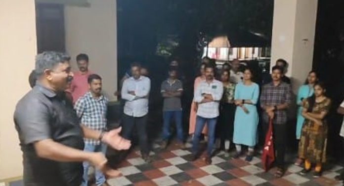 മനുഷ്യ വന്യ ജീവി സംഘർഷം ; റാന്നി ഡിവിഷൻ ഓഫീസിന് മുന്നിൽ രാത്രി സമരവുമായി വനം വകുപ്പ് ജീവനക്കാര് മനുഷ്യ വന്യ ജീവി സംഘർഷം ; റാന്നി ഡിവിഷൻ ഓഫീസിന് മുന്നിൽ രാത്രി സമരവുമായി വനം വകുപ്പ് ജീവനക്കാര്