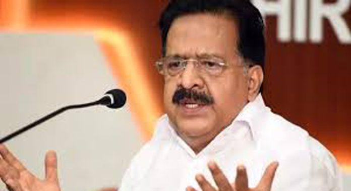 ശശി തരൂര് എംപിയുടെ പരാമര്ശത്തില് പ്രതികരിച്ച് രമേശ് ചെന്നിത്തല ശശി തരൂര് എംപിയുടെ പരാമര്ശത്തില് പ്രതികരിച്ച് രമേശ് ചെന്നിത്തല