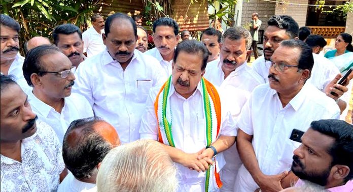 ജനങ്ങളുടെ ജീവനും സ്വത്തിനും സംരക്ഷണം നല്കണം : രമേശ് ചെന്നിത്തല ജനങ്ങളുടെ ജീവനും സ്വത്തിനും സംരക്ഷണം നല്കണം : രമേശ് ചെന്നിത്തല