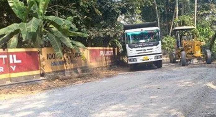 കാവുംഭാഗം -പെരിങ്ങര- ചാത്തങ്കരി- മണക്ക് ആശുപത്രി റോഡ് ഉന്നതനിലവാരത്തിൽ നവീകരിക്കാനുള്ള ജോലികൾ തുടങ്ങി കാവുംഭാഗം -പെരിങ്ങര- ചാത്തങ്കരി- മണക്ക് ആശുപത്രി റോഡ് ഉന്നതനിലവാരത്തിൽ നവീകരിക്കാനുള്ള ജോലികൾ തുടങ്ങി