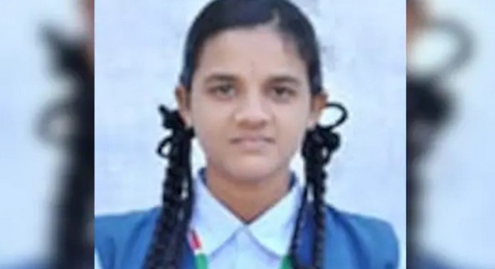 സ്കൂളിലേക്ക് നടന്നു പോവുകയായിരുന്ന പത്താം ക്ലാസ് വിദ്യാർത്ഥി കുഴഞ്ഞു വീണു മരിച്ചു സ്കൂളിലേക്ക് നടന്നു പോവുകയായിരുന്ന പത്താം ക്ലാസ് വിദ്യാർത്ഥി കുഴഞ്ഞു വീണു മരിച്ചു