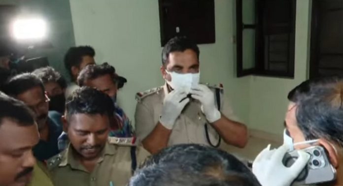 കാക്കനാട് ജിഎസ്ടി കമ്മീഷണറുടേയും കുടുംബത്തിന്റെയും കൂട്ട അത്മഹത്യ ; ഡയറിക്കുറിപ്പ് കണ്ടെത്തി കാക്കനാട് ജിഎസ്ടി കമ്മീഷണറുടേയും കുടുംബത്തിന്റെയും കൂട്ട അത്മഹത്യ ; ഡയറിക്കുറിപ്പ് കണ്ടെത്തി