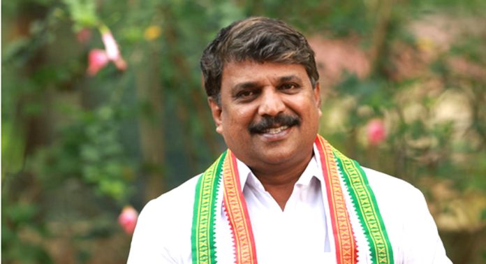 പത്തനംതിട്ട ടൗൺ സ്ക്വയർ ഉദ്ഘാടനം യുഡി.എഫ് ബഹിഷ്കരിച്ചു ; ഉപതെരഞ്ഞെടുപ്പ് മുന്നില് കണ്ടുള്ള മാമാങ്കമെന്ന് മുന് ചെയര്മാന് അഡ്വ.എ.സുരേഷ് കുമാര് പത്തനംതിട്ട ടൗൺ സ്ക്വയർ ഉദ്ഘാടനം യുഡി.എഫ് ബഹിഷ്കരിച്ചു ; ഉപതെരഞ്ഞെടുപ്പ് മുന്നില് കണ്ടുള്ള മാമാങ്കമെന്ന് മുന് ചെയര്മാന് അഡ്വ.എ.സുരേഷ് കുമാര്
