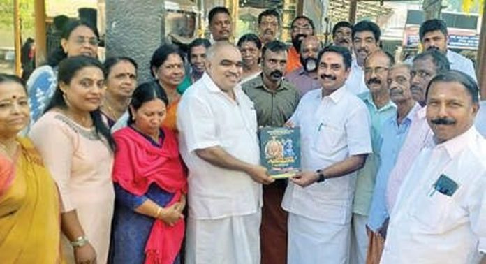 ഹരിപ്പാട് സുബ്രഹ്മണ്യസ്വാമീക്ഷേത്രത്തിലെ ഭാഗവതസപ്താഹയജ്ഞത്തിന്റെ സ്മരണിക പ്രകാശനം നടന്നു ഹരിപ്പാട് സുബ്രഹ്മണ്യസ്വാമീക്ഷേത്രത്തിലെ ഭാഗവതസപ്താഹയജ്ഞത്തിന്റെ സ്മരണിക പ്രകാശനം നടന്നു