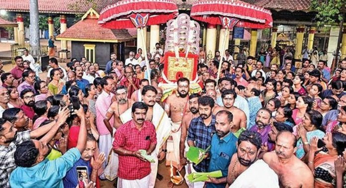 ചെട്ടികുളങ്ങര പറക്കെഴുന്നള്ളത്ത് തുടങ്ങി ചെട്ടികുളങ്ങര പറക്കെഴുന്നള്ളത്ത് തുടങ്ങി