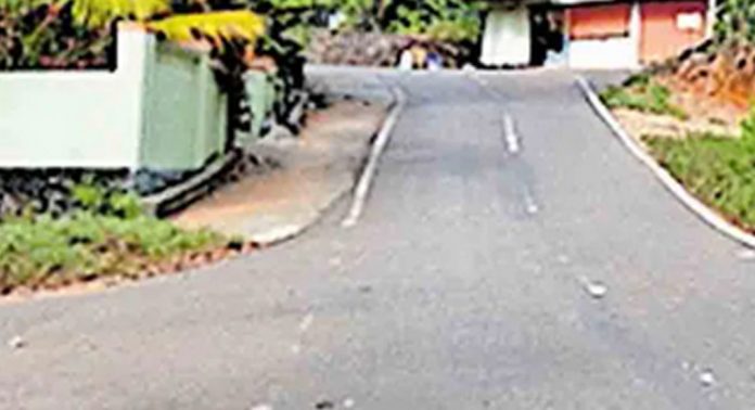 തണ്ണിത്തോട് – ചിറ്റാർ റോഡിൽ വഴിയോര കണ്ണാടി സ്ഥാപിക്കണമെന്ന ആവശ്യം ശക്തം തണ്ണിത്തോട് – ചിറ്റാർ റോഡിൽ വഴിയോര കണ്ണാടി സ്ഥാപിക്കണമെന്ന ആവശ്യം ശക്തം