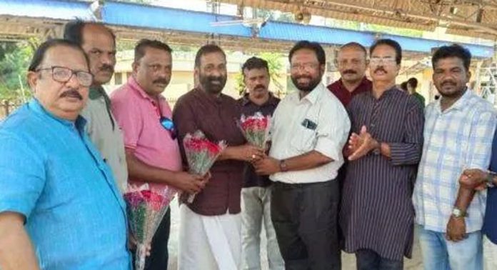 അന്താരാഷ്ട്ര വനിതാ ഫുട്ബാൾ മത്സരം ; മുഖ്യ ചുമതലക്കാരനായ ഡോ.റജിനൊൾഡ് വർഗീസിന് യാത്രയയപ്പ് നൽകി അന്താരാഷ്ട്ര വനിതാ ഫുട്ബാൾ മത്സരം ; മുഖ്യ ചുമതലക്കാരനായ ഡോ.റജിനൊൾഡ് വർഗീസിന് യാത്രയയപ്പ് നൽകി