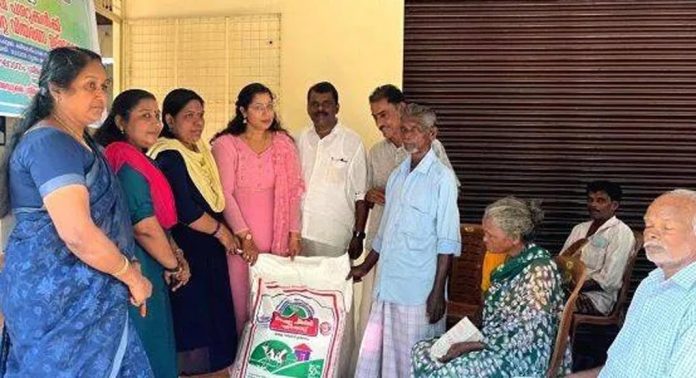 പുളിക്കീഴ് പഞ്ചായത്തില് ക്ഷീരകർഷകർക്ക് കാലിത്തീറ്റ വിതരണം ചെയ്തു പുളിക്കീഴ് പഞ്ചായത്തില് ക്ഷീരകർഷകർക്ക് കാലിത്തീറ്റ വിതരണം ചെയ്തു