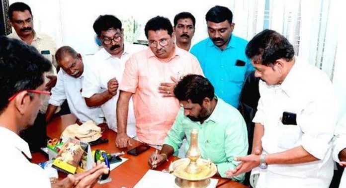 എസ്.എൻ.ഡി.പി.യോഗം തിരുവല്ല യൂണിയൻ അഡ്മിനിസ്ട്രേറ്ററായി സന്തോഷ് ശാന്തി ചുമതലയേറ്റു എസ്.എൻ.ഡി.പി.യോഗം തിരുവല്ല യൂണിയൻ അഡ്മിനിസ്ട്രേറ്ററായി സന്തോഷ് ശാന്തി ചുമതലയേറ്റു